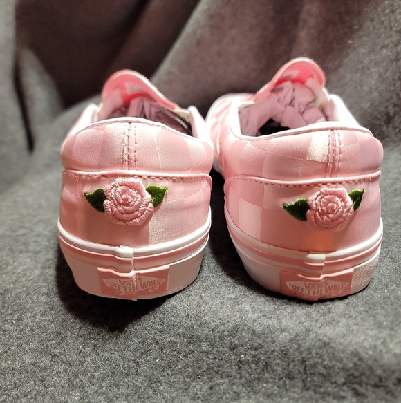 Vans Classic Slip-On Satin shoes in Rose Pink - Picture 3 of 6